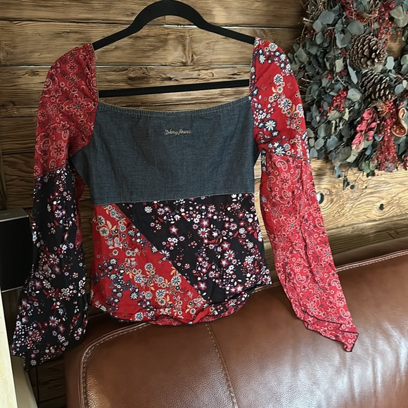 DKNY Jeans Super Cute Top Size Small - Picture 2 of 2